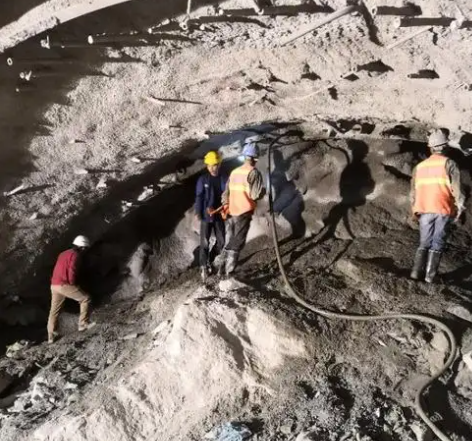 马边拱顶带模注浆料的施工流程及注意事项
